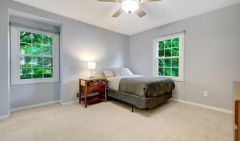 8104 BRIAR CREEK Dr, Annandale, VA 22003