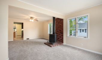 39431 N Oak Ave, Antioch, IL 60002