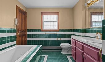300 Twin River Rd, Lincoln, RI 02865