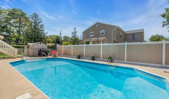 19 Spruce St, Beachwood, NJ 08722