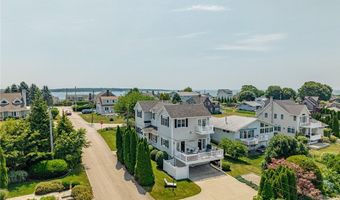 33 Withington Rd, Narragansett, RI 02882