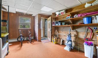 14 Lakeshore Dr, Belgrade, ME 04918
