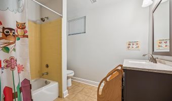 7600 CHARLESTON Dr, Bethesda, MD 20817