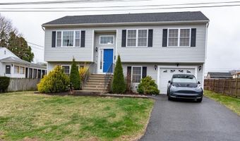 10 Flanders St, Johnston, RI 02919