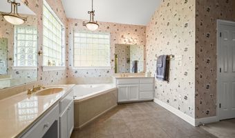 1532 Plantation Oak Dr, Baton Rouge, LA 70810