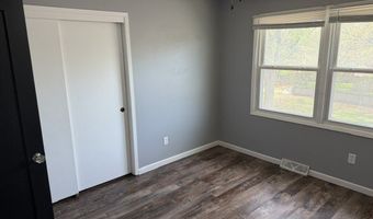 527 Village Ct, Altoona, IA 50009