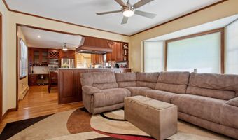 10 Colonial Dr, Clinton, CT 06413