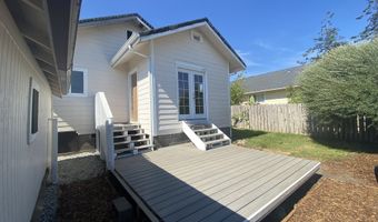 543 SPRUCE St, Brookings, OR 97415