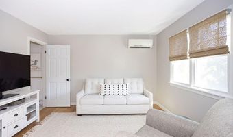8 Key Ct, Newport, RI 02840