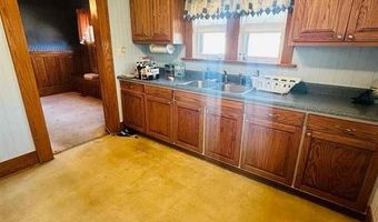 243 E 17th St, Baxter Springs, KS 66713