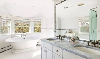 55 Seabreeze Ln, Amagansett, NY 11930