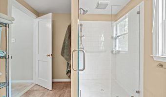 6926 VANDERBILT Dr, Alexandria, VA 22307