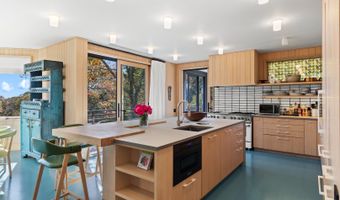 515 State Rd, Aquinnah, MA 02535