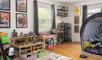 21 Preston Dr, Barrington, RI 02806