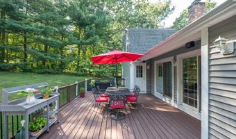 9 Arapaho Rd, Brookfield, CT 06804