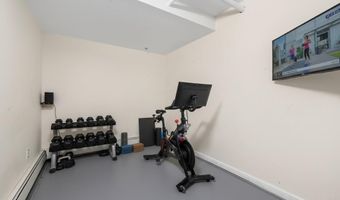 231 Maple Ave 204, Newport, RI 02840