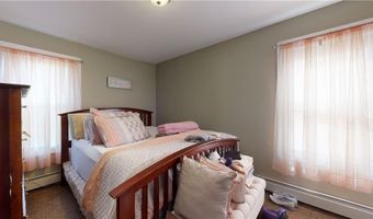 44 Division St, Lincoln, RI 02838