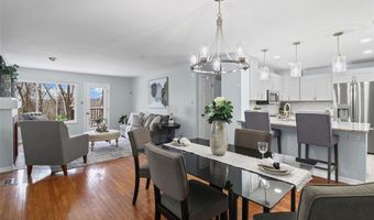 1872 Ridgeview Circle Dr, Ballwin, MO 63021