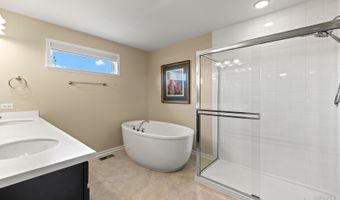 1600 Creeks Crossing Dr, Algonquin, IL 60102
