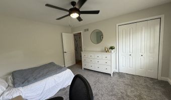 1550 W GOLDENGATE Dr, Addison, IL 60101