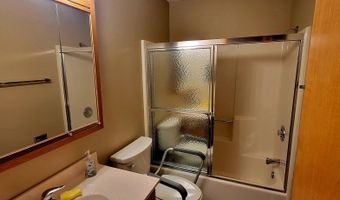 929 Circle Dr, Aberdeen, SD 57401