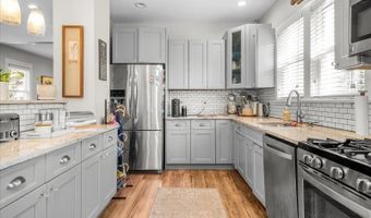 18 Ellice St, Bayonne, NJ 07035