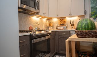 5 Canaan Dr, Bethel, CT 06801