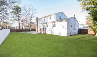 98 Monroe St, Amityville, NY 11701