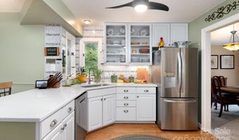 37 New Cross N, Asheville, NC 28805