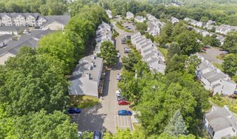 32 Glenview Dr 32, Cromwell, CT 06416