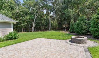 24 Alumni Rd, Beaufort, SC 29907