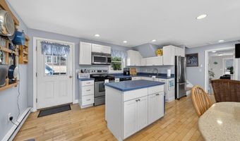 11 Johnson Ave, North Kingstown, RI 02852