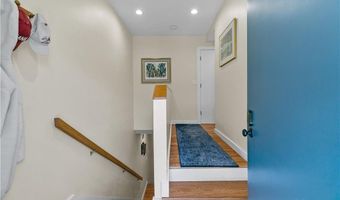157 Harrison Ave 15, Newport, RI 02840