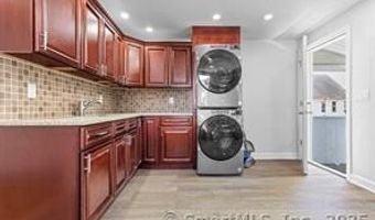 1373 Iranistan Ave, Bridgeport, CT 06605