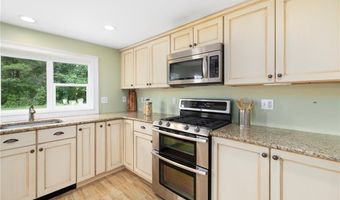 25 Willow Dr, Hopkinton, RI 02832