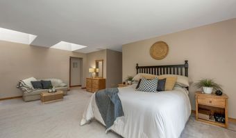 82 Pilgrim Dr, Bedford, NH 03110