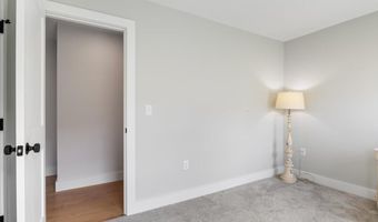 5 Cobblestone St, Falmouth, ME 04105