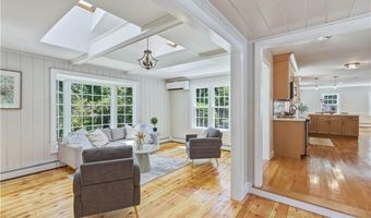 3 Sundale Rd, Cranston, RI 02921