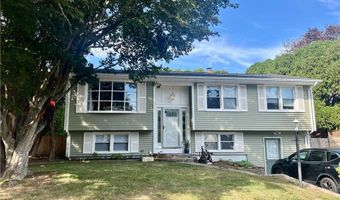 15 Jean St, Narragansett, RI 02882