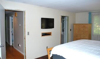 43 Camelot Dr, Bedford, NH 03110