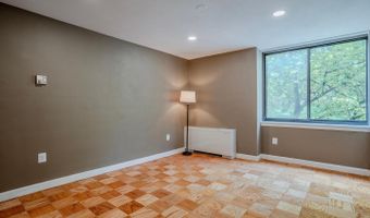 4390 LORCOM Ln #102, Arlington, VA 22207