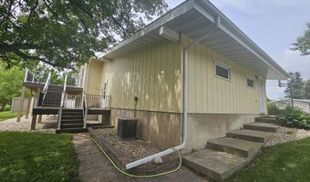 1507 Squire Ln, Aberdeen, SD 57401