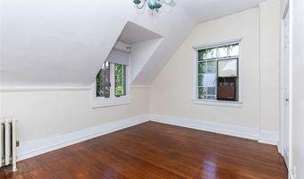 8911 Manor Ave, Allen Park, MI 48101