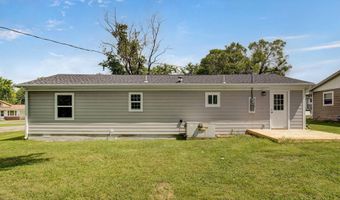 116 E Hadley St, Aurora, MO 65605