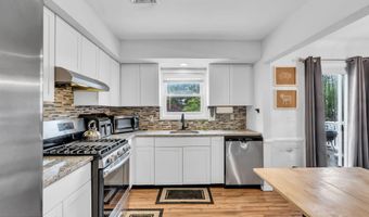 239 Cape May Ave, Bayville, NJ 08721