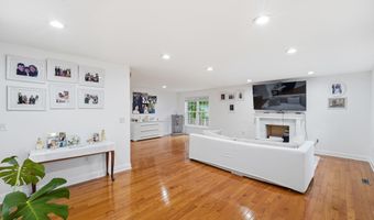 6219 CRESTWOOD Dr, Alexandria, VA 22312