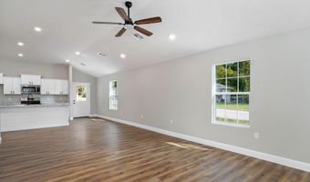 21 E Cofield St, Aurora, MO 65605