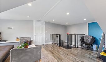 4 James St, Middletown, RI 02842