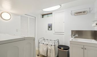 8600 FOX RUN, Potomac, MD 20854