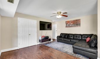 4943 AMERICANA Dr D-102, Annandale, VA 22003